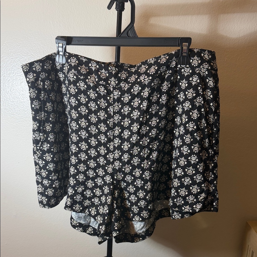 Old Navy Black and White Floral Off-Shoulder Crop Top